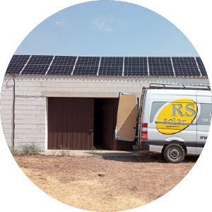 Instalación de autoconsumo solar en tejado con kit autoconsumo solar y placas solares para casa